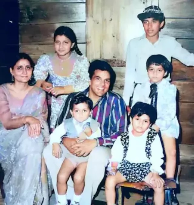 آنجہانی دھرمیندر اپنے پیچھے کتنی دولت چھوڑ کر گئے؟ تفصیلات سامنے آگئیں article 20251131417535364433000