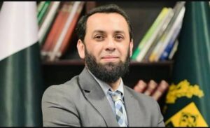 وزیر اطلاعات عطاء تارڑ باکو پہنچ گئے