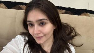 ’اس کی قیمت ایک کروڑ ہے‘، درفشاں کی پینٹنگ کی ویڈیو وائرل