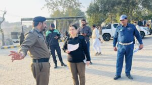 “ایس پی عائشہ بٹ کا سخت ایکشن — ٹریفک قوانین کی خلاف ورزی پر ’براہِ راست چالان‘ اور ’جیل بھیجنے‘ کے احکامات جاری”