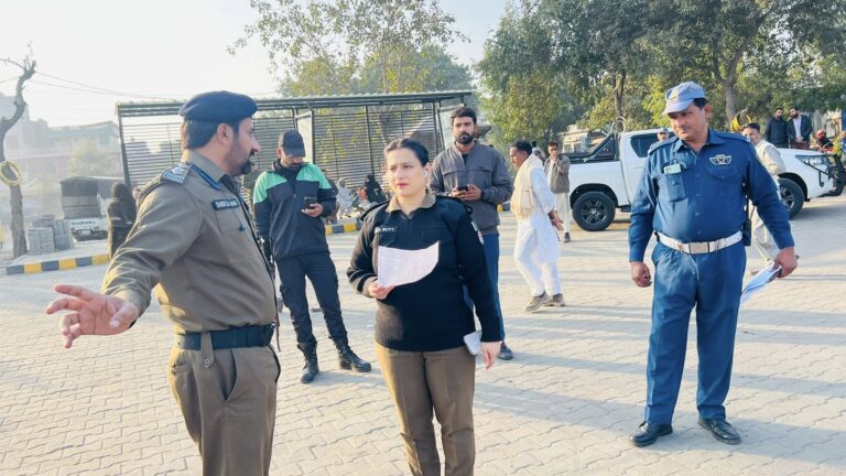 “ایس پی عائشہ بٹ کا سخت ایکشن — ٹریفک قوانین کی خلاف ورزی پر ’براہِ راست چالان‘ اور ’جیل بھیجنے‘ کے احکامات جاری”