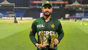 کرکٹر محمد نواز 2025 میں پاکستان ٹی20 ٹیم کے بہترین پرفارمر قرار