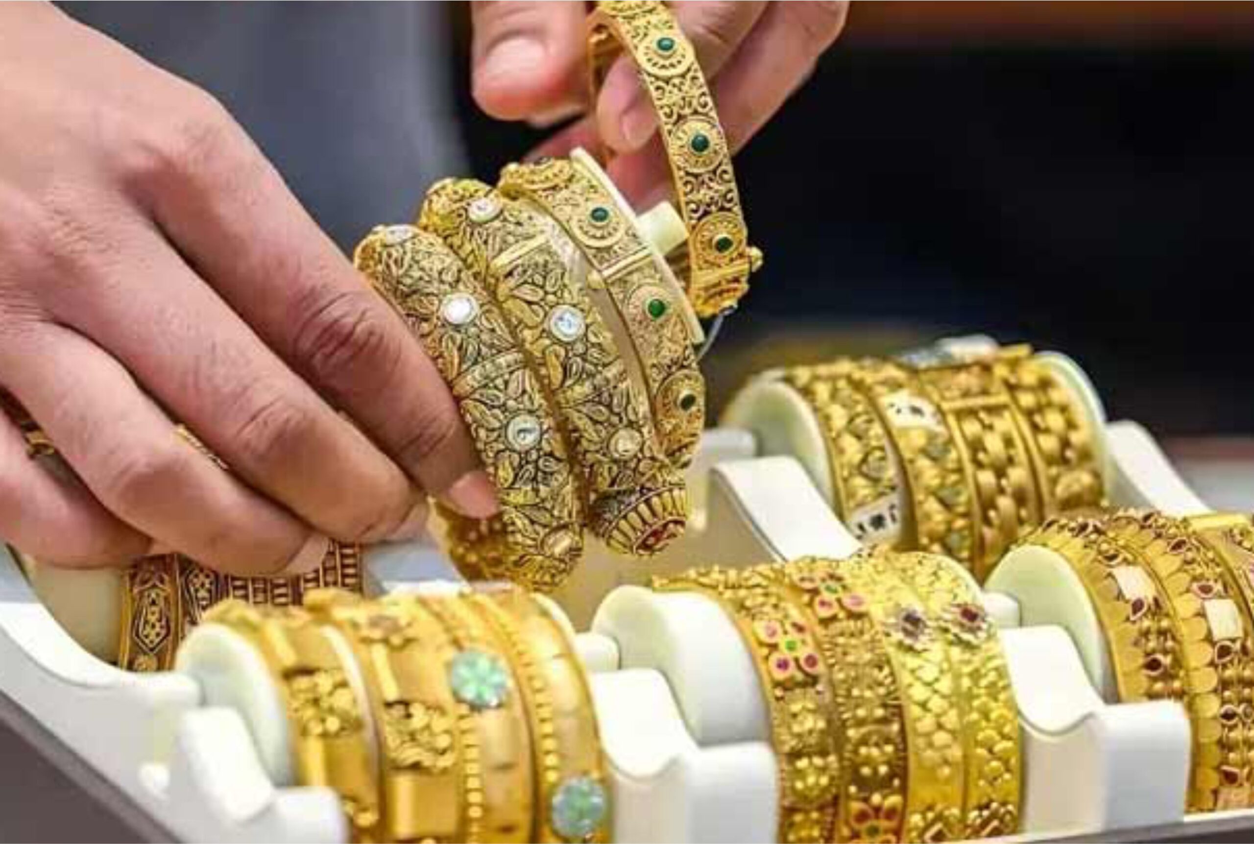 عالمی مارکیٹ میں سونے کی قیمتوں میں کمی— پاکستان میں فی تولہ نرخ میں بھی بڑی کمی ریکارڈ