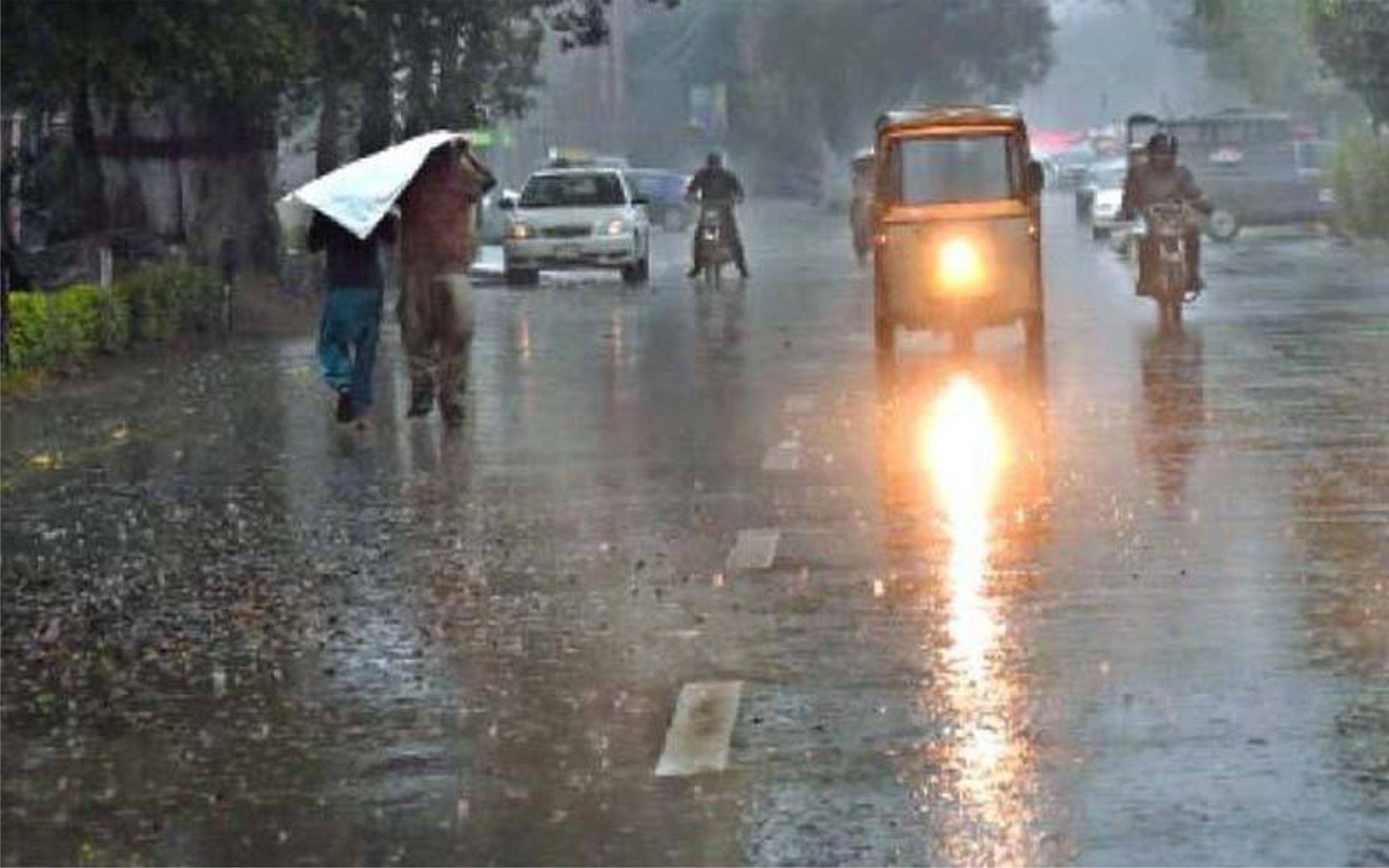 ملک بھر میں موسم کروٹ بدلنے کو تیار