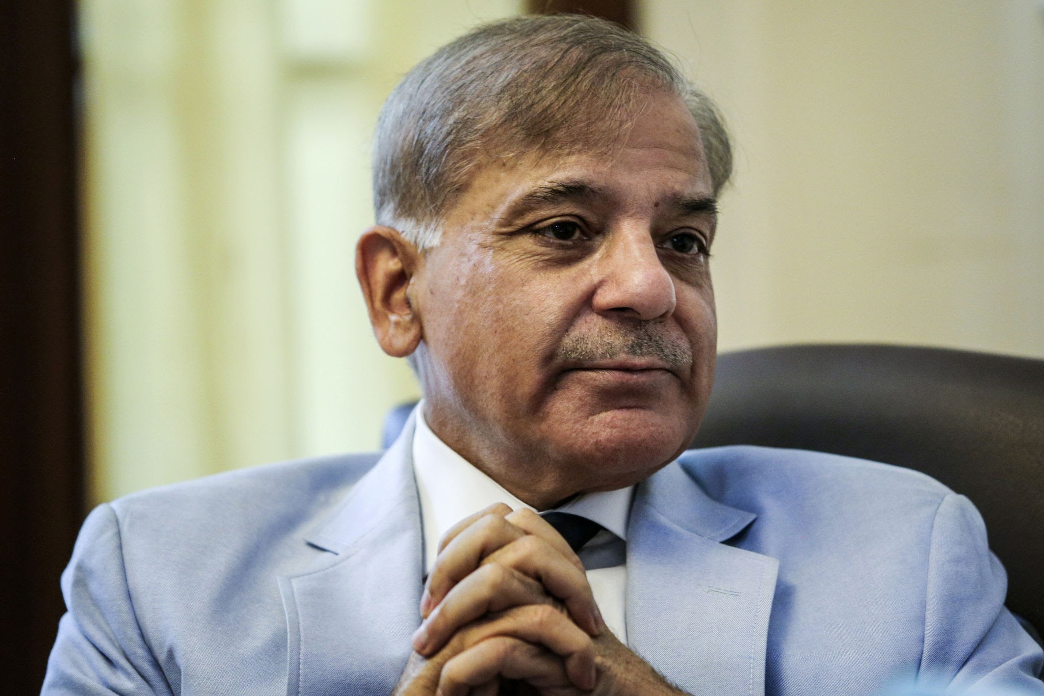 وزیر اعظم شہباز شریف برطانیہ اور بحرین کا 6 روزہ دورہ کرنے کے بعد وطن واپس پہنچ گئے۔