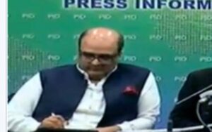 شہزاد اکبر کو اشتہاری قرار دینے کا حکم، عدالت نے وارنٹِ گرفتاری بھی جاری کر دیے