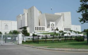 سپریم کورٹ نے قومی اسمبلی کے حلقہ این اے 251 کے 22 پولنگ اسٹیشنز پر دوبارہ پولنگ کا فیصلہ معطل کر دیا