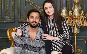 کراچی کچہری میں رجب بٹ پر تشدد — اہلیہ ایمان رجب انصاف کے مطالبے کے ساتھ سامنے آگئیں