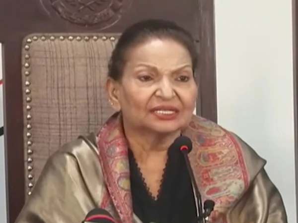 ’’اداکارہ صائمہ کو 2 گھنٹے تک شوٹنگ کے سیٹ پر یرغمال بنا کر رکھا گیا :اداکارہ سنگیتا کا تہلکہ خیز انکشاف sangeeta1765433734 0 600x450.webp