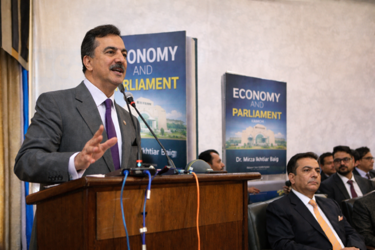 صدق اور حقیقت پسندی تحریر کی روح ہے، تاریخ سے دیانت داری لازم ہے: یوسف رضا گیلانی