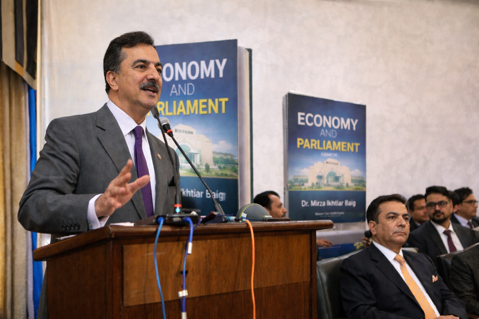 صدق اور حقیقت پسندی تحریر کی روح ہے، تاریخ سے دیانت داری لازم ہے: یوسف رضا گیلانی