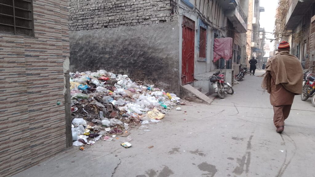 گوجرانولہ میں صفائی کا سنگین مسئلہ whatsapp image 2026 01 14 at 3.02.23 pm