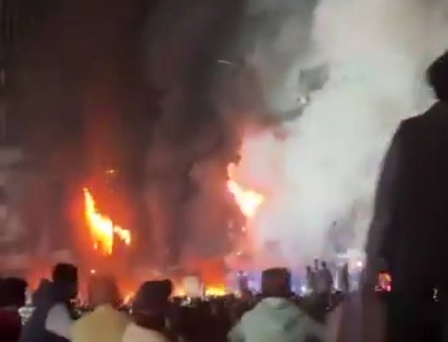 کے پی میں آپریشن اور متاثرین کے لیے فنڈز کی منظوری کراچی، ایم اے جناح روڈ پر شاپنگ پلازہ میں آتشزدگی، 7 افراد زخمی