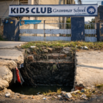 پسرور: اسکول کے سامنے کھلا مین ہول، بچوں کی جانیں خطرے میں، انتظامیہ خاموش